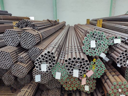 ASME Rury walcowane na gorąco ze stali węglowej Bezszwedzka rurka kotłowa w stacji produkcyjnej
