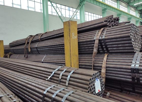 ASME Rury walcowane na gorąco ze stali węglowej Bezszwedzka rurka kotłowa w stacji produkcyjnej